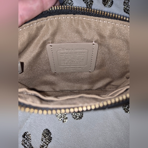 Rare Disney Cruella X Coach ZipUp Wristlet Wallet Mini Bag Purse Limited Edition - Picture 6 of 13